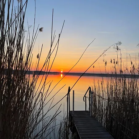 Ferienwohnung Haus Am Seeufer Backbord Waren  Esterno foto